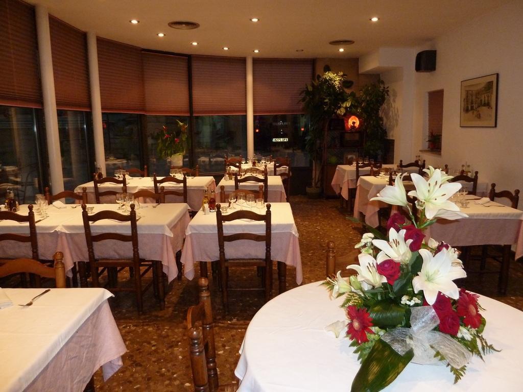 Hotel Restaurant Fonda Giralt Amer Exterior foto