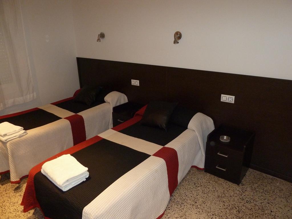 Hotel Restaurant Fonda Giralt Amer Zimmer foto